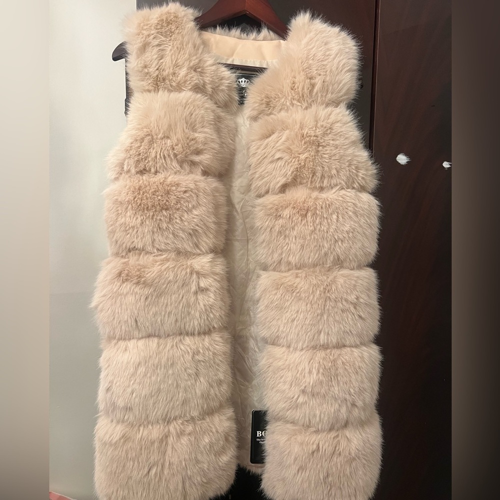 Women’s faux fox fur vest. Coat jacket for winter